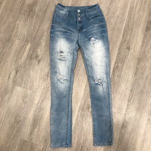 High-waisted, ripped Skinny Jeans!